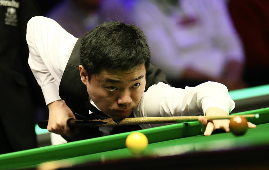 突发意外被担架抬离赛场，石宇奇回应中新体坛.