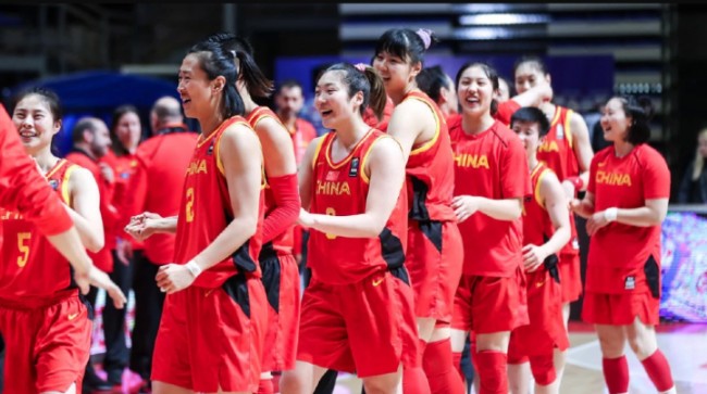 在首秀中做 在首秀中做